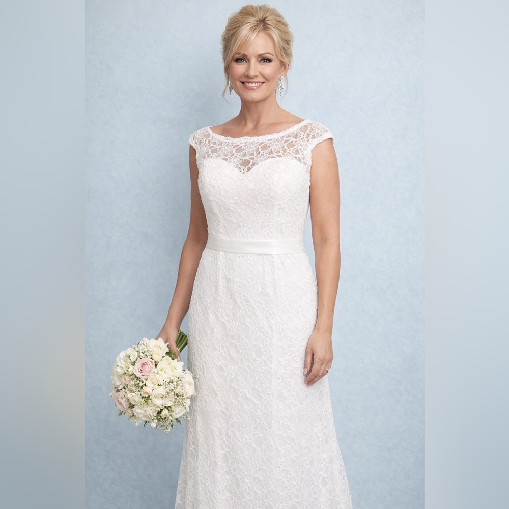 Size 8 Mori Lee Simple Ivory Wedding Dress Destination Gown Reception Lace